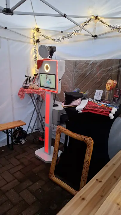 Fotobox mit Accessoires im Pavillon