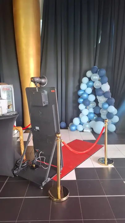 Rückansicht des Fotospiegels mit Ballondekoration