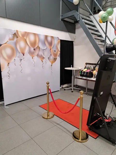 Fotospiegel-Aufbau mit Fotohintergrund